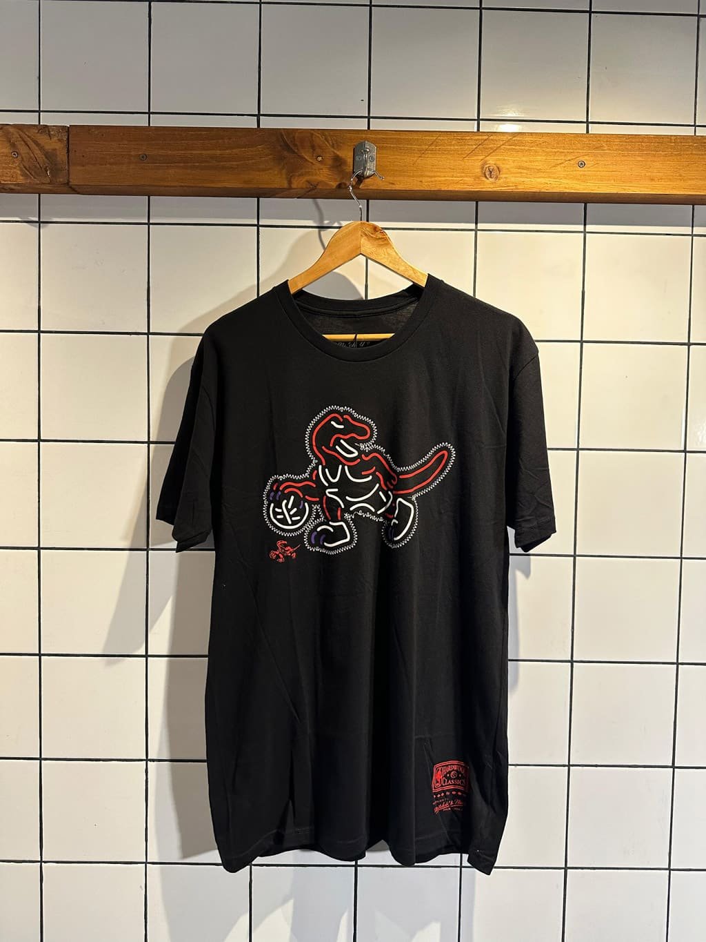 Remera Toronto Raptors Neon Script