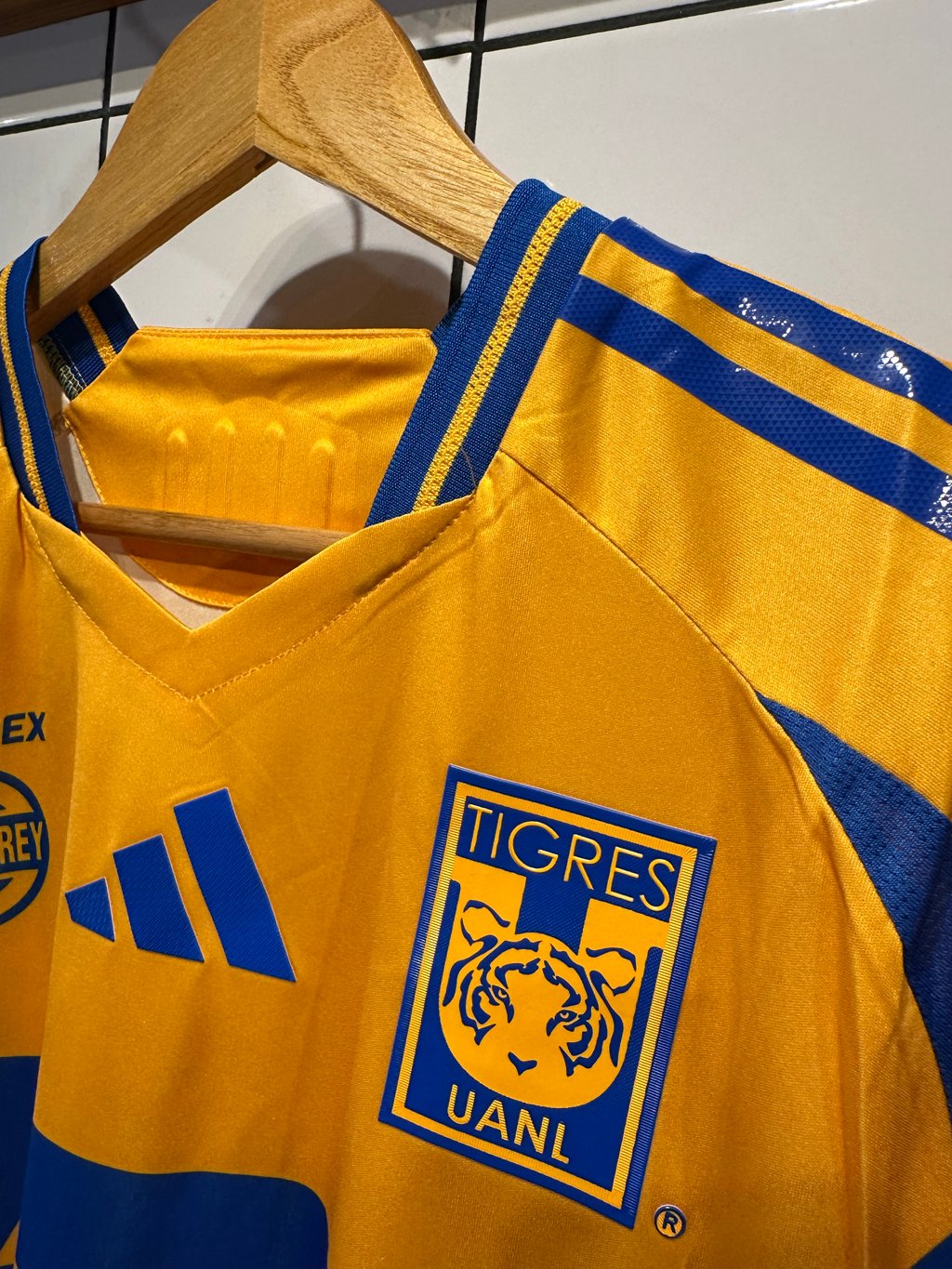 (Jugador) Camiseta Original Adidas Tigres de México Local 24/25